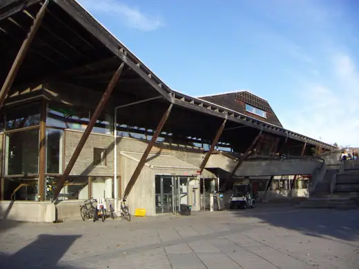 Photo 3: Exterior
