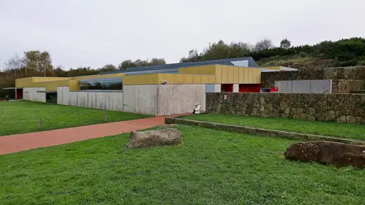 Photo 3: Exterior