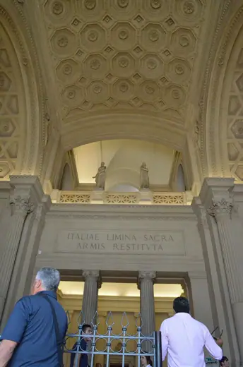 Photo 5: Interior