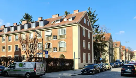 Photo 2: Exterior