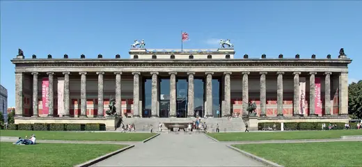 Photo 1: Exterior