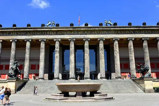 Photo 2: Exterior