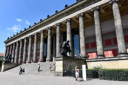 Photo 3: Exterior