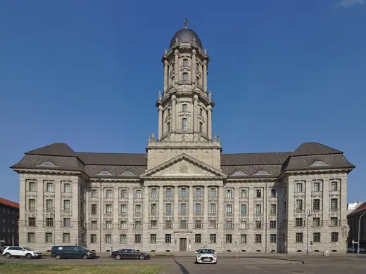 Photo 3: Exterior