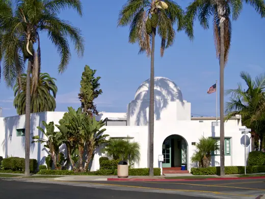 Photo 1: Exterior