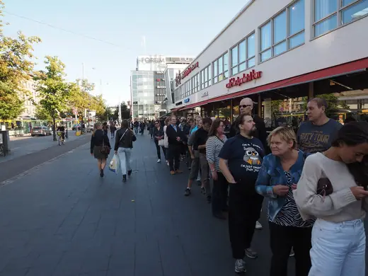 Photo 4: Exterior · People queueing to the Amos Rex art museum on the Night of the Arts in August 2019