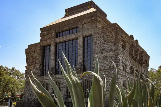 Photo 4: Exterior · Fachada del Anahuacalli