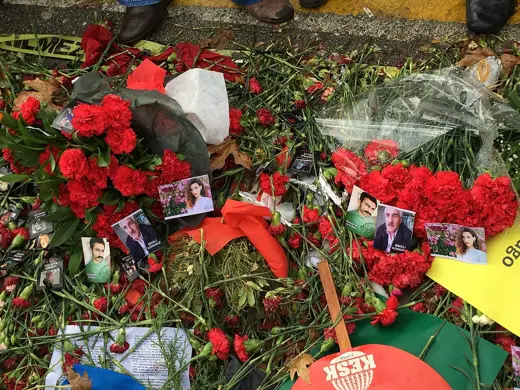 Photo 4: Exterior · Mourning after the 2015 Ankara bombings : flowers in front of the Central railway station