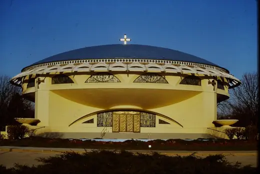 Photo 2: Exterior