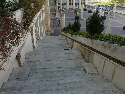Photo 5: Interior · Vue des escaliers des Échelles de la Ville à Montpellier