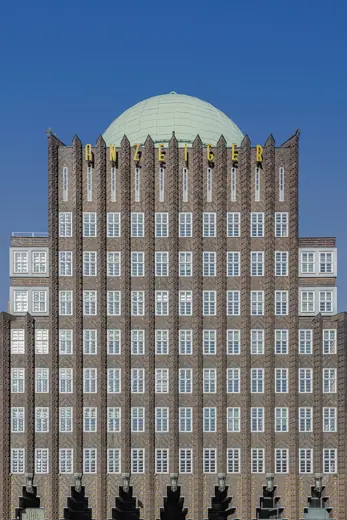 Photo 2: Exterior