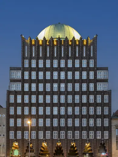 Photo 3: Exterior · Anzeiger