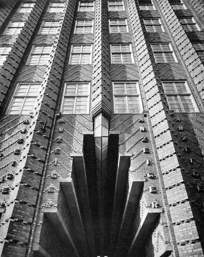 Photo 6: Detail