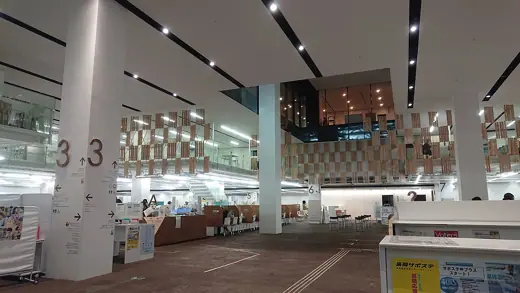 Photo 3: Exterior