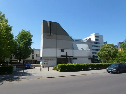 Photo 2: Exterior