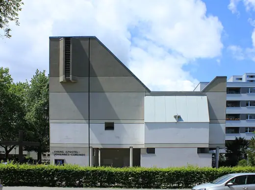 Photo 4: Exterior