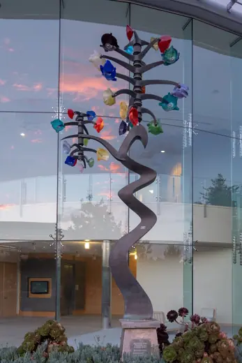 Photo 6: Detail · Sculpture at Apple Park in October 2018