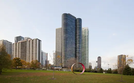 Photo 2: Exterior · Harbor Point, Chicago, Illinois, USA