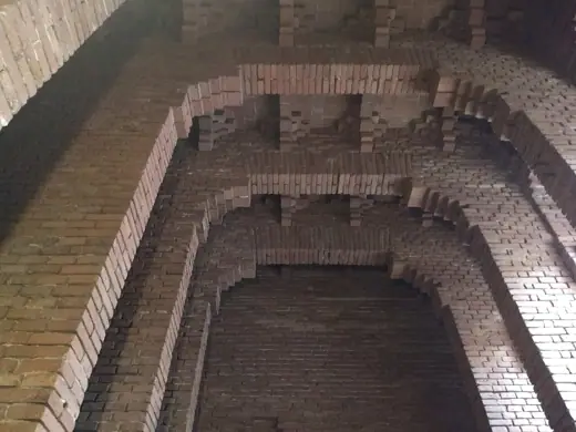 Photo 6: Interior · Interior de l'Arc de Triomf