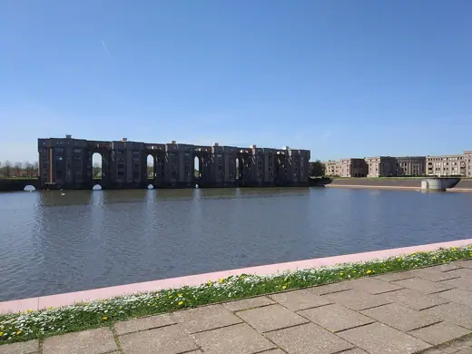 Photo 4: Exterior · Photo des arcades du lac à Montigny-le-Bretonneux