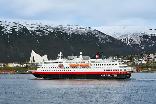 Photo 2: Exterior
