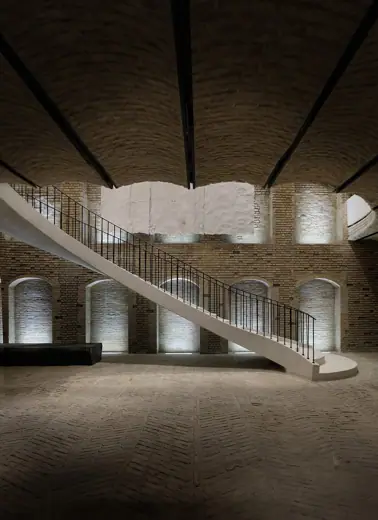 Photo 6: Interior