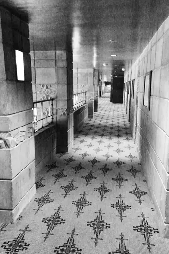 Photo 5: Interior