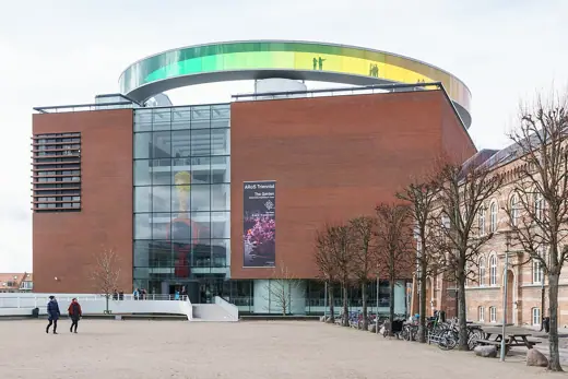 Photo 3: Exterior