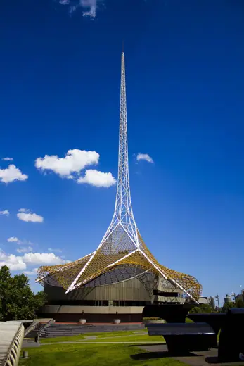 Photo 3: Exterior