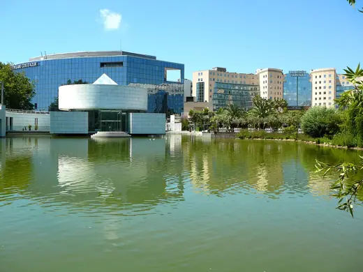 Photo 1: Exterior