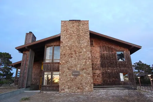 Photo 2: Exterior