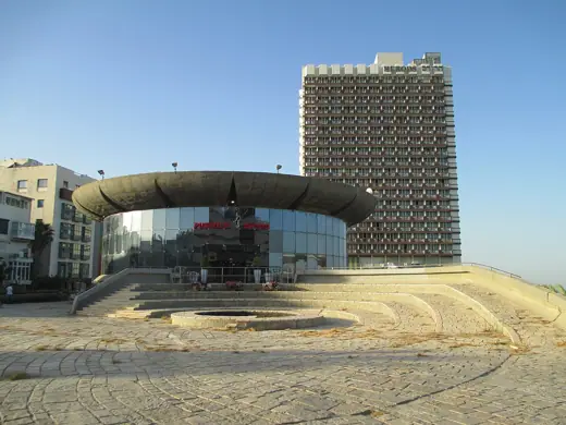 Photo 1: Exterior