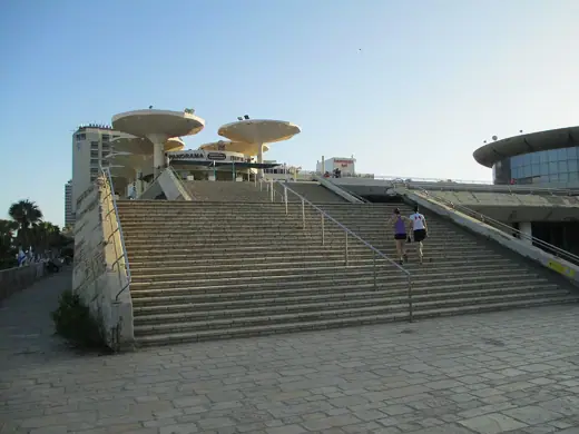 Photo 3: Exterior