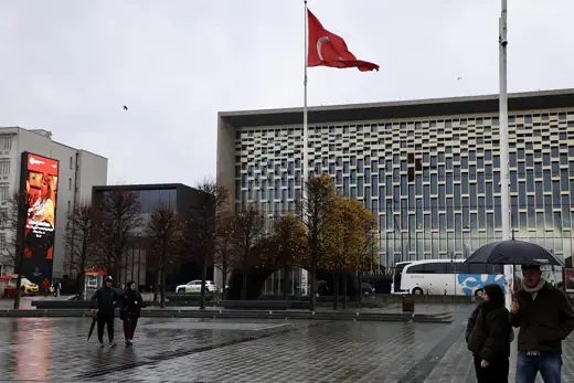 Photo 3: Exterior · Atatürk Kültür Merkezi Öğlen fotoğrafı