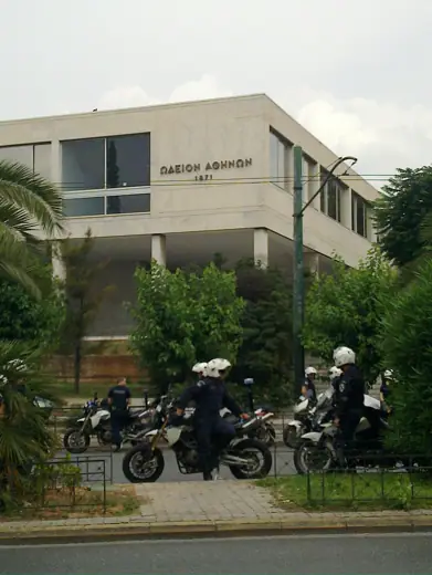Photo 3: Exterior