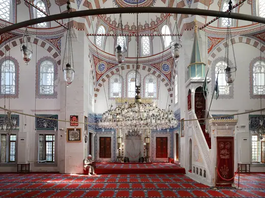 Photo 4: Interior