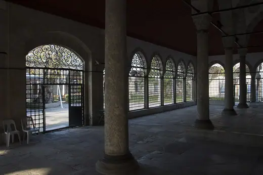Photo 5: Interior