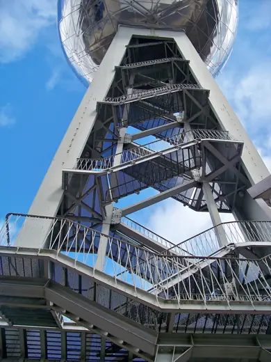 Photo 6: Interior · Atmomium stairs