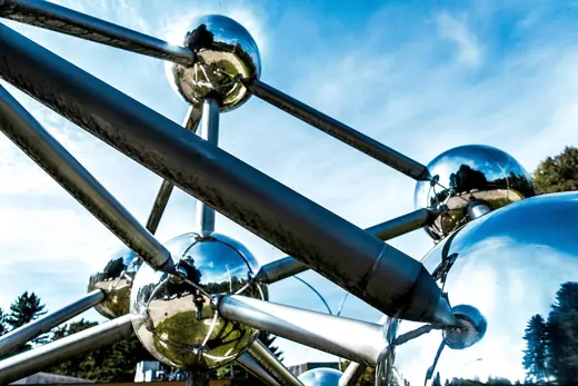 Photo 4: Exterior · Atomium model