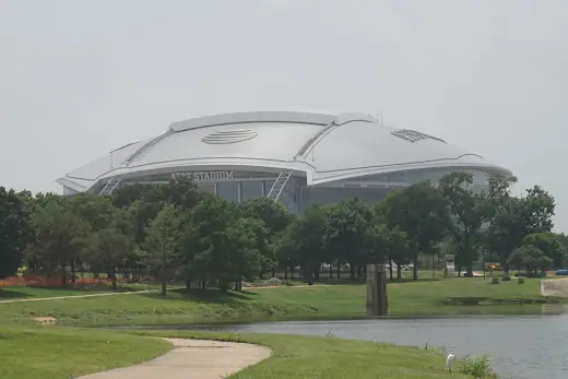 Photo 3: Exterior