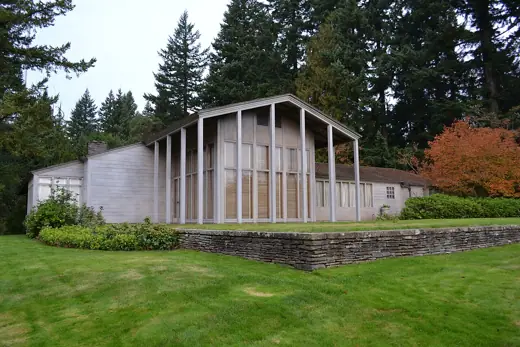 Photo 2: Exterior