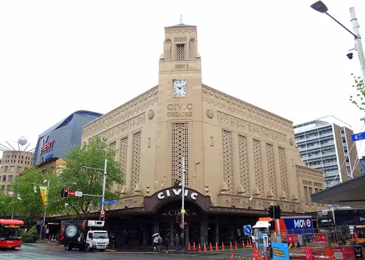 Photo 3: Exterior