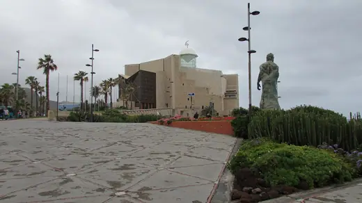 Photo 3: Exterior