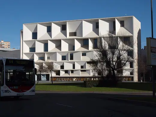 Photo 2: Exterior