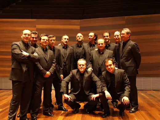 Photo 4: Exterior · Foto de grupo en el Auditorio de León (España)