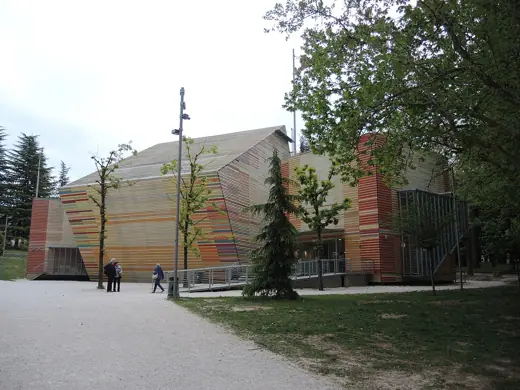 Photo 2: Interior