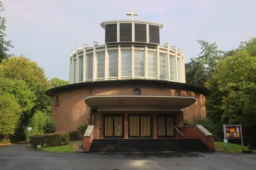 Photo 1: Exterior