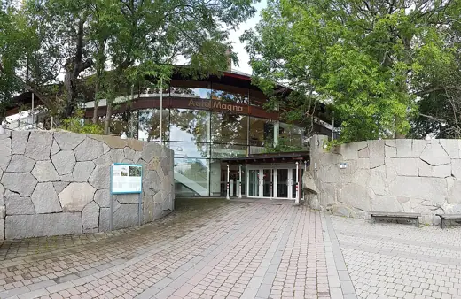 Photo 3: Exterior · Aula magna 2019