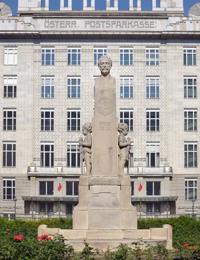 Photo 2: Exterior