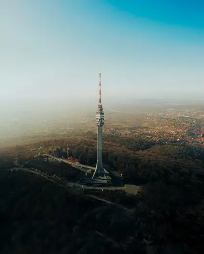 Photo 2: Exterior · La gran e histórica torre Avala